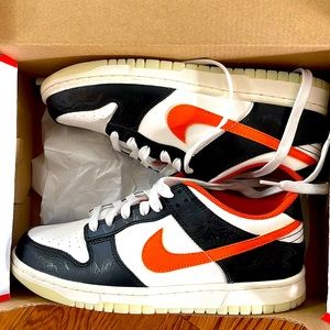 Nike size 6Y DUNK LOW PMG HALLOWEEN